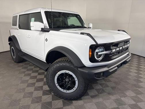 Oxford White 2025 Ford Bronco Outer Banks