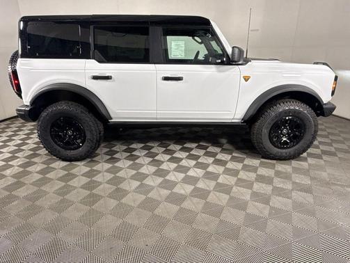 Oxford White 2026 Ford Bronco Badlands