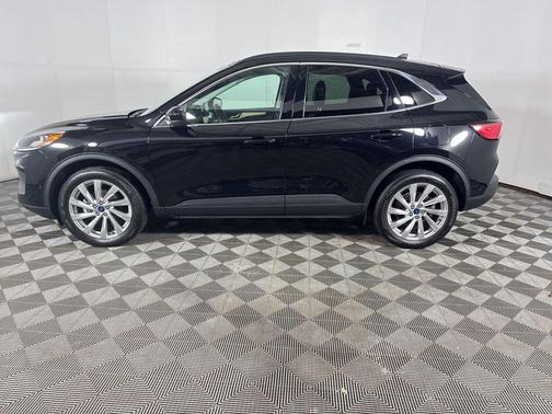 Agate Black Metallic 2022 Ford Escape Titanium