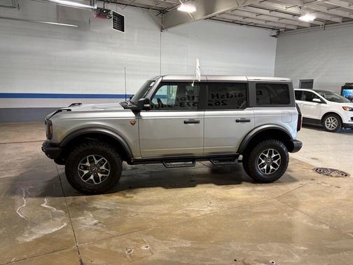Iconic Silver Metallic 2024 Ford Bronco Badlands