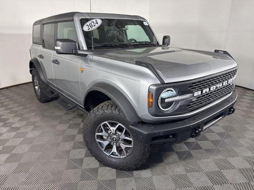 Iconic Silver Metallic 2024 Ford Bronco Badlands