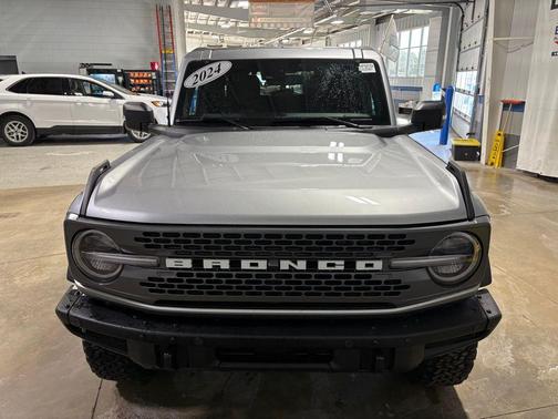 Iconic Silver Metallic 2024 Ford Bronco Badlands