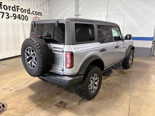 Iconic Silver Metallic 2024 Ford Bronco Badlands