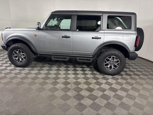 Iconic Silver Metallic 2024 Ford Bronco Badlands