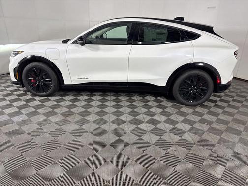 Star White Metallic Tri-Coat 2025 Ford Mustang Mach-E Premium