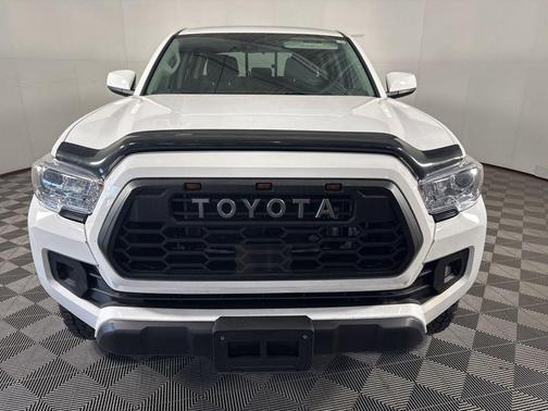 White 2022 Toyota Tacoma SR