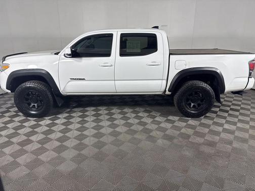 White 2022 Toyota Tacoma SR