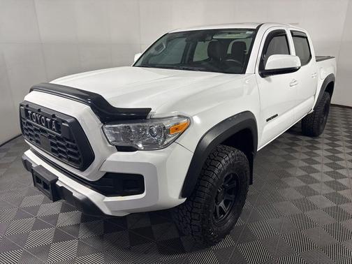 White 2022 Toyota Tacoma SR
