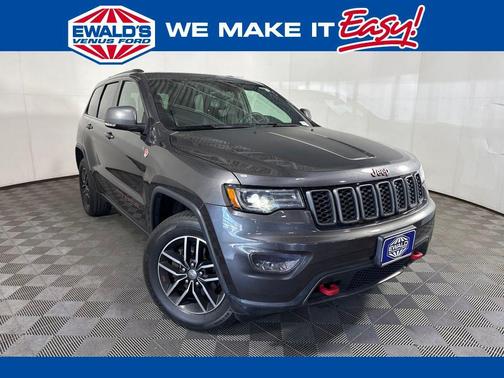 Granite Crystal Metallic Clearcoat 2017 Jeep Grand Cherokee Trailhawk