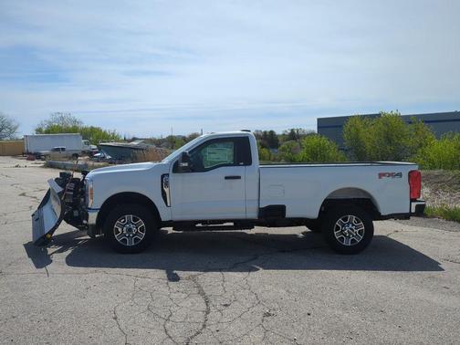 Oxford White 2025 Ford F-350 XLT