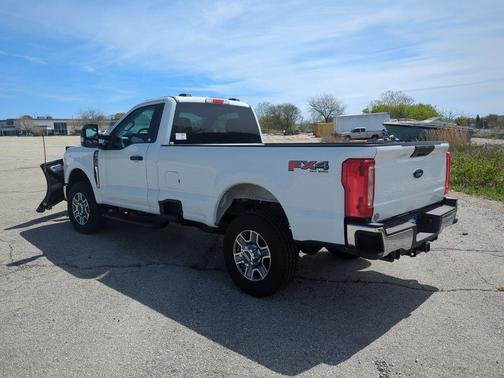 Oxford White 2025 Ford F-350 XLT