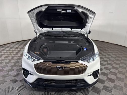 Star White Metallic Tri-Coat 2025 Ford Mustang Mach-E GT