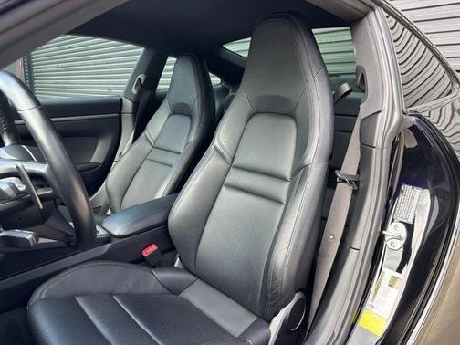 2021 Porsche 911 Carrera