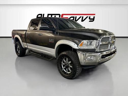 2017 RAM 2500 Laramie Crew Cab 4x4 6'4' Box