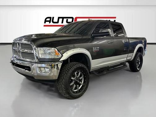 2017 RAM 2500 Laramie Crew Cab 4x4 6'4' Box