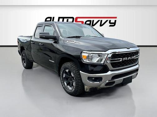 Diamond Black Crystal Pearlcoat 2023 RAM 1500 Big Horn/Lone Star