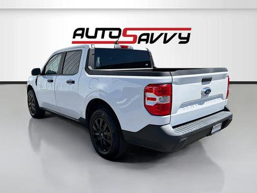 Oxford White 2023 Ford Maverick XL