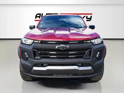 Radiant Red Tintcoat 2026 Chevrolet Colorado Trail Boss