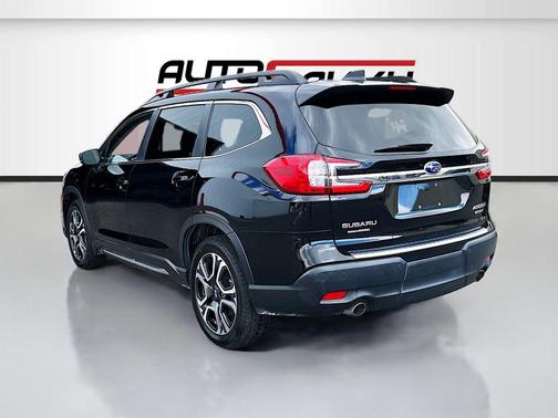 Crystal Black Silica 2024 Subaru Ascent Limited 7-Passenger