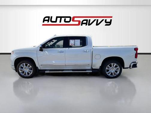 Iridescent Pearl Tricoat 2024 Chevrolet Silverado 1500 High Country