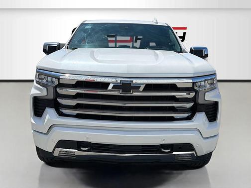 Iridescent Pearl Tricoat 2024 Chevrolet Silverado 1500 High Country
