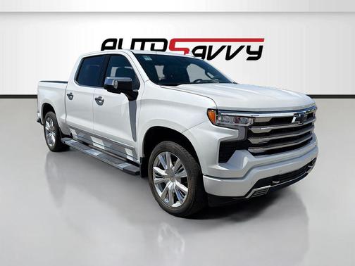 Iridescent Pearl Tricoat 2024 Chevrolet Silverado 1500 High Country