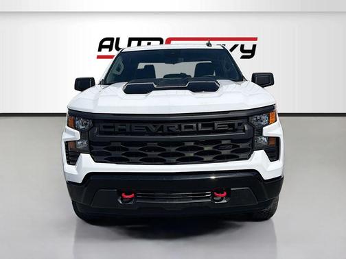 Summit White 2024 Chevrolet Silverado 1500 Custom Trail Boss