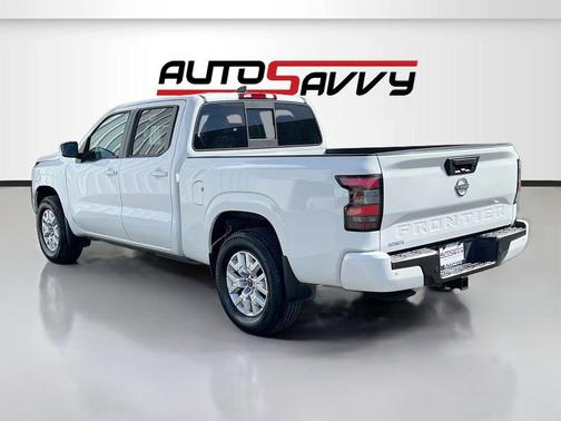 Glacier White 2022 Nissan Frontier SV