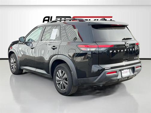 2022 Nissan Pathfinder SV 4WD
