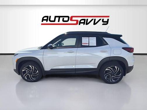 Iridescent Pearl Tricoat 2025 Chevrolet Trailblazer RS