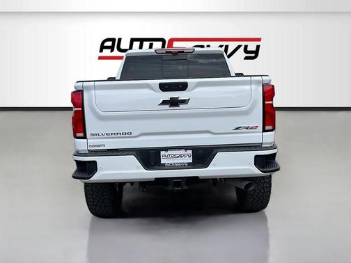 Summit White 2024 Chevrolet Silverado 2500 4WD Crew Cab Standard Bed ZR2