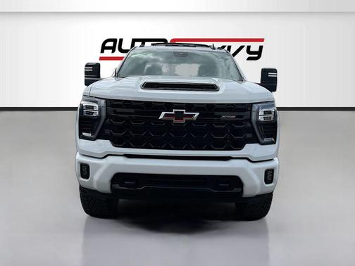 Summit White 2024 Chevrolet Silverado 2500 4WD Crew Cab Standard Bed ZR2