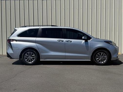 2023 Toyota Sienna XLE 7 Passenger