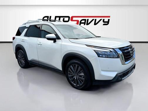 Pearl White Tricoat 2023 Nissan Pathfinder SL 4WD
