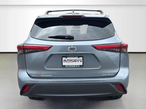Moon Dust 2022 Toyota Highlander XLE
