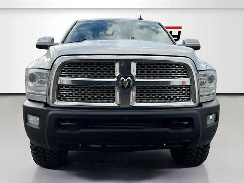 2018 RAM 2500 Laramie Crew Cab 4x4 6'4' Box