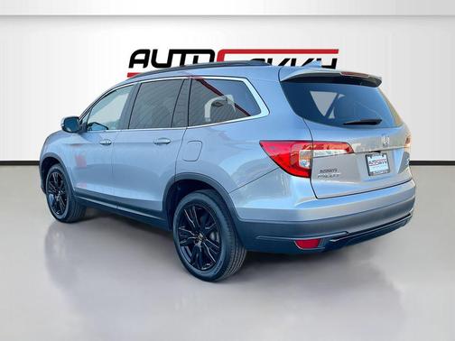 Lunar Silver Metallic 2022 Honda Pilot AWD Special Edition