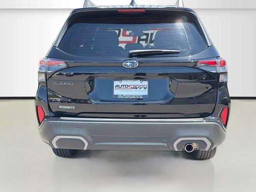Crystal Black Silica 2025 Subaru Forester Limited