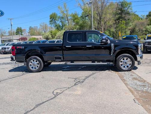 Agate Black 2024 Ford F-350 Lariat Super Duty