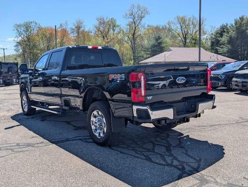 Agate Black 2024 Ford F-350 Lariat Super Duty