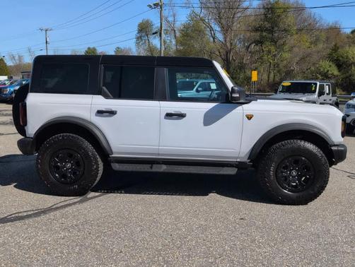 Oxford White 2025 Ford Bronco Badlands