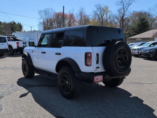 Oxford White 2025 Ford Bronco Badlands