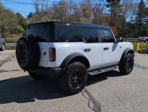 Oxford White 2025 Ford Bronco Badlands