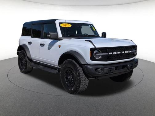 Oxford White 2025 Ford Bronco Badlands