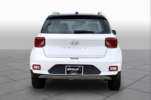 Lunar White w/Black Roof 2026 Hyundai VENUE SEL w/Two-Tone Roof
