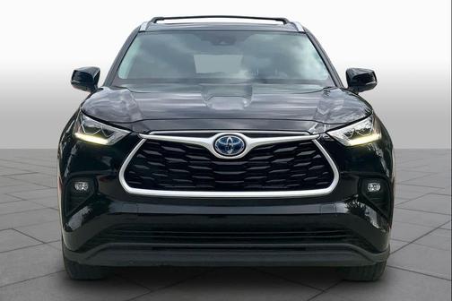 Midnight Black Metallic 2023 Toyota Highlander Hybrid XLE