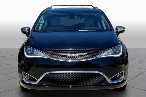 Brilliant Black Crystal Pearlcoat 2020 Chrysler Pacifica Limited