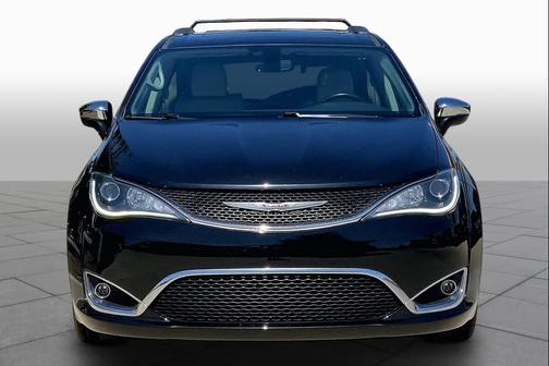Brilliant Black Crystal Pearlcoat 2020 Chrysler Pacifica Limited