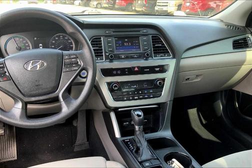 2016 Hyundai SONATA Hybrid SE