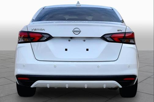Aspen White Tricoat 2024 Nissan Versa 1.6 SV